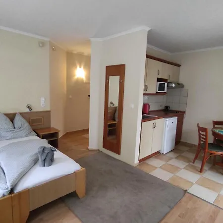 Garda Apartmanház Apartamento *