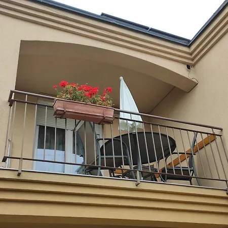 Garda Apartmanház Apartamento *