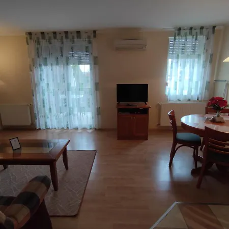 Garda Apartmanház Apartamento Hévíz